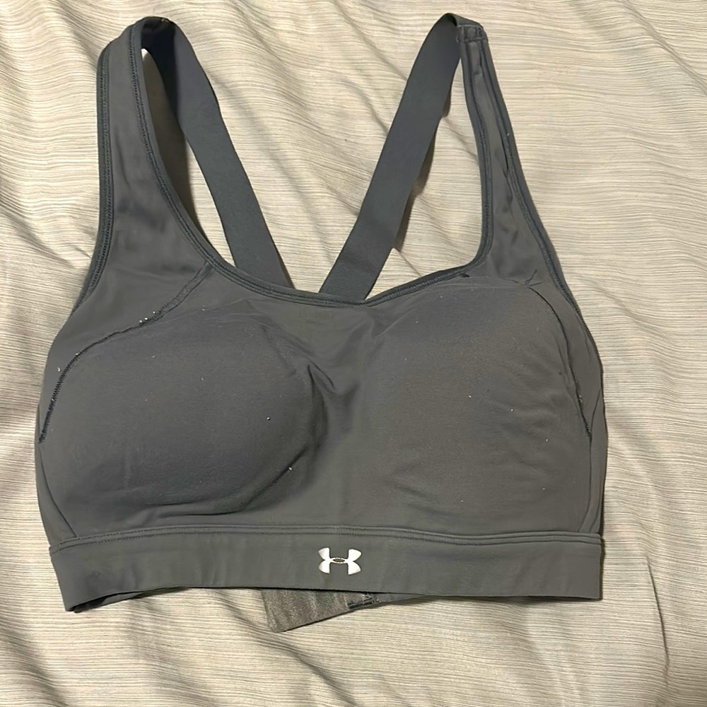 Under Armour Grey Sports Bra with Racerback and Moisture-Wicking Fabric